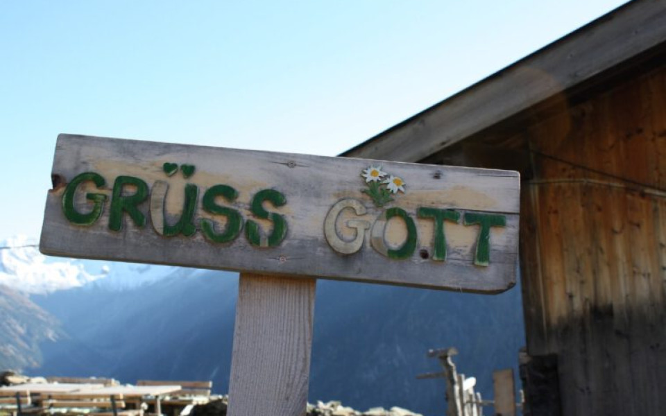 Sign on a mountain that reads Grüss Gott.