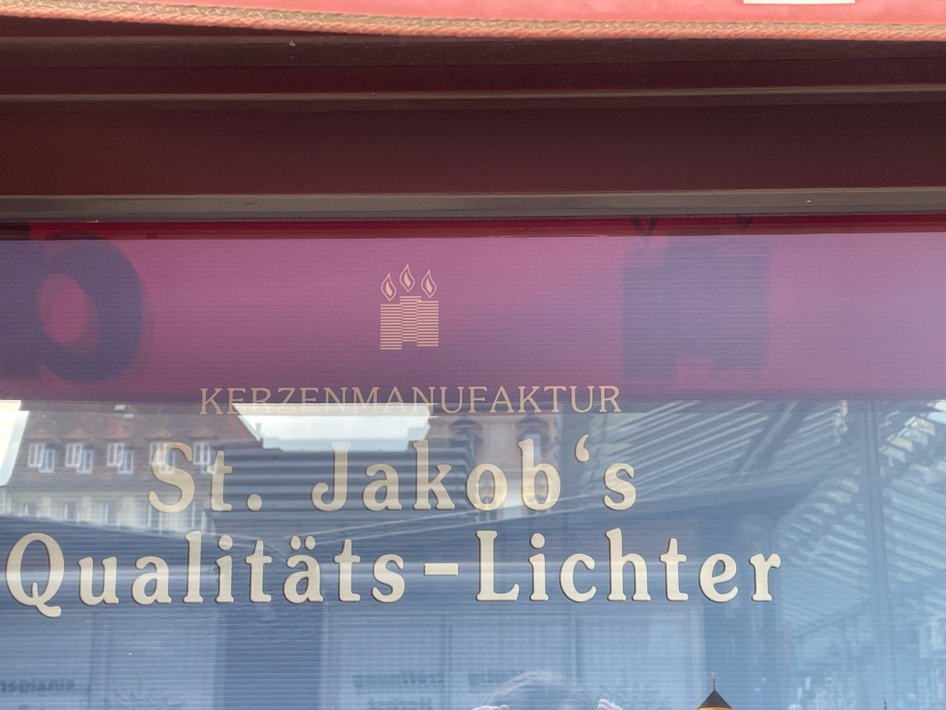 The shop window of the candlemaker St. Jakob's Qualitäts-Lichter